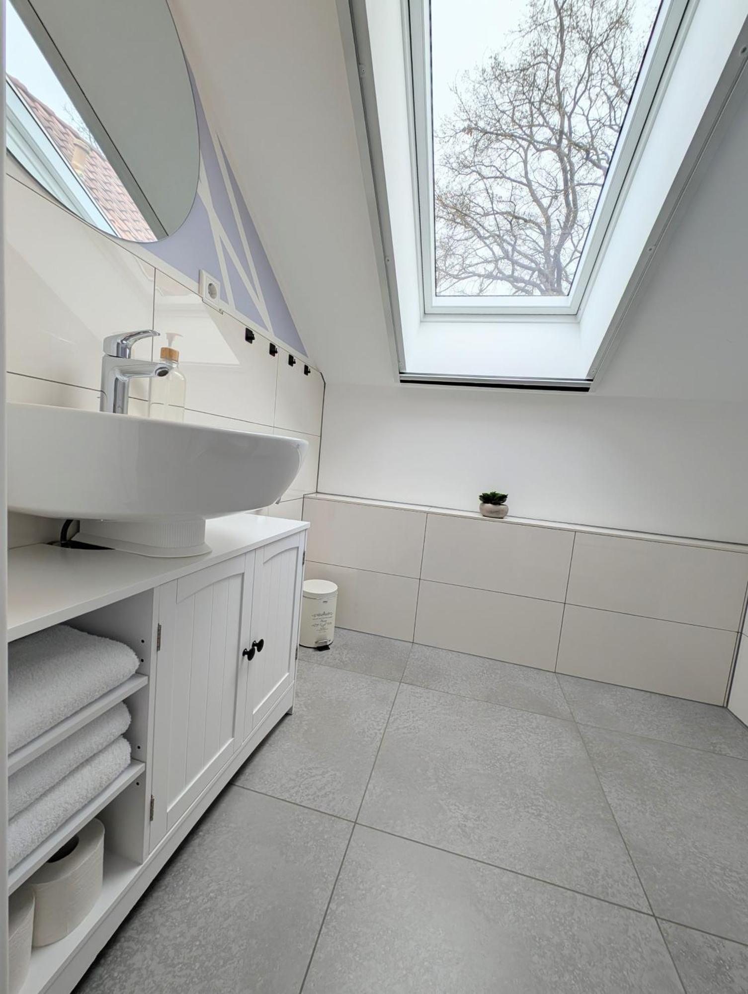 3 Bedroom-apartment With 1,5 Bathrooms Apartment *